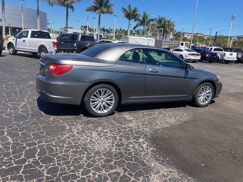 Used 2013 Chrysler 200 Limited image 1
