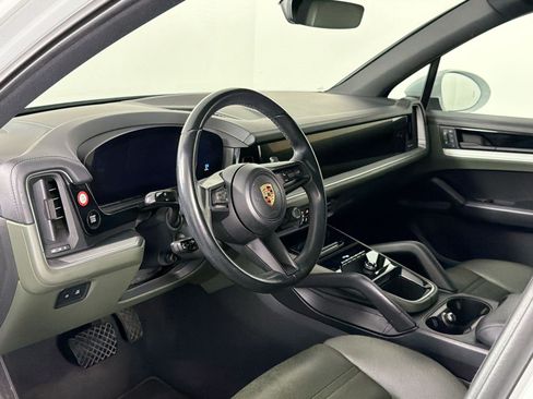 Certified 2024 Porsche Cayenne AWD/4WD image 4