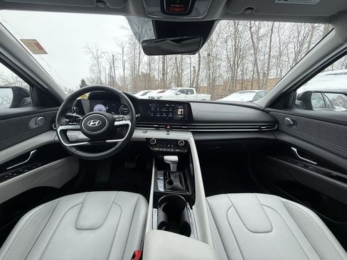 Used 2024 Hyundai Elantra Limited image 2