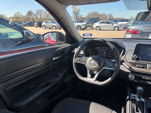 Used 2025 Nissan Altima 2.5 SV image 33