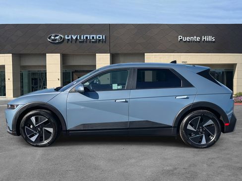 Certified 2025 Hyundai Ioniq 5 SE image 3