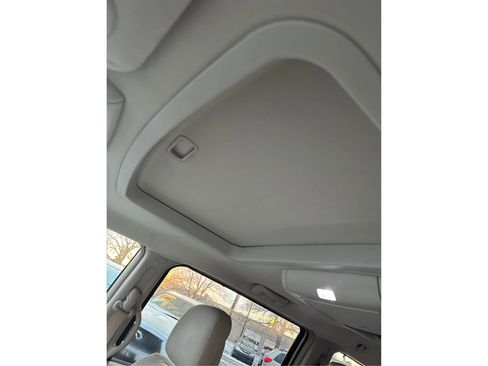 Used 2015 Chrysler Town & Country Limited Platinum FWD image 20