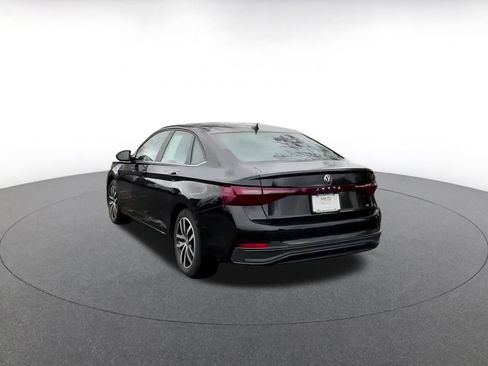 Used 2025 Volkswagen Jetta SE image 12