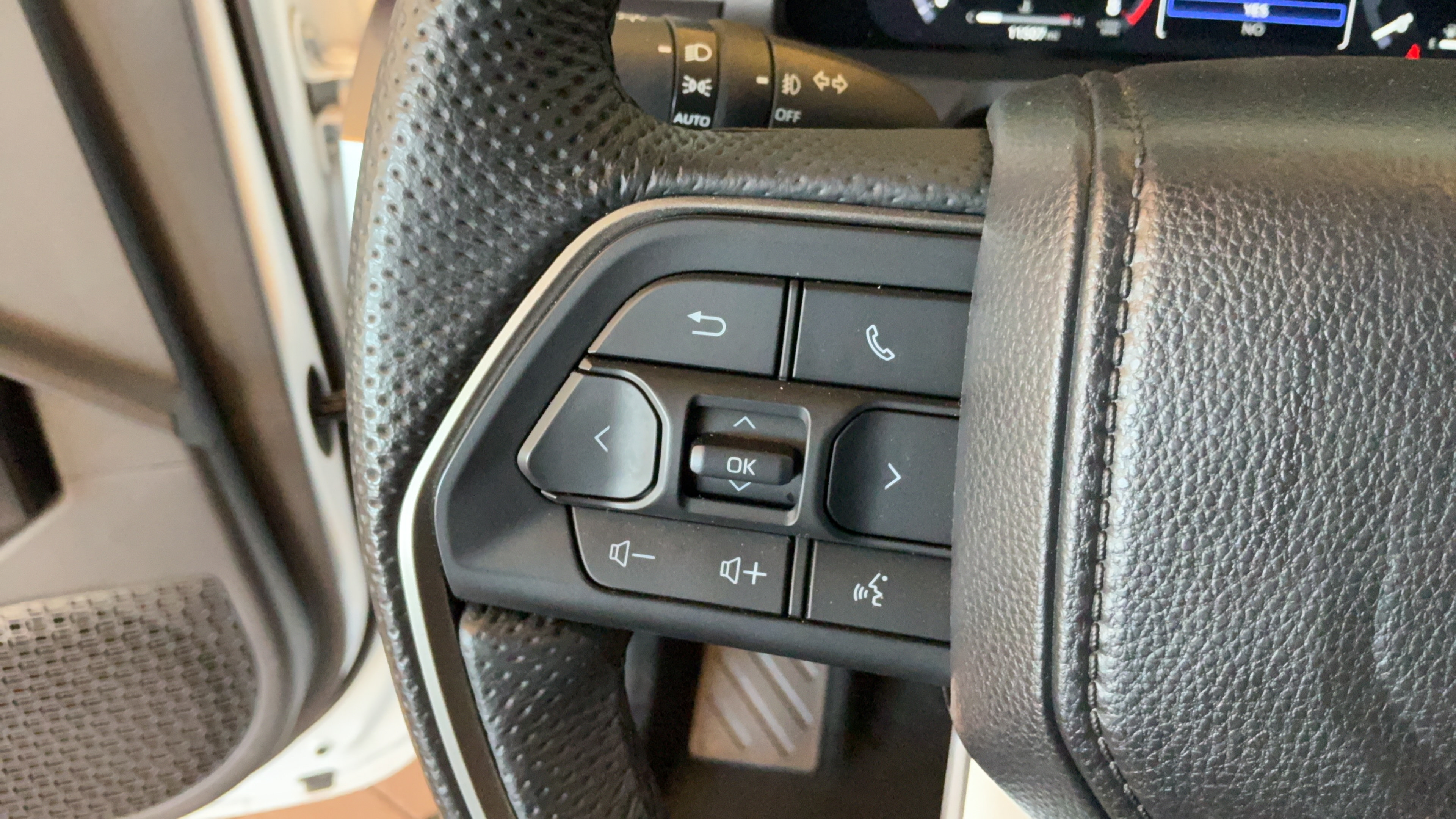 Certified 2025 Toyota Tacoma TRD Sport AWD/4WD image 16