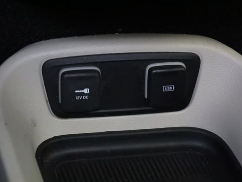 Used 2019 Chrysler Pacifica Touring-L Plus w/ Tire & Wheel Group FWD image 26