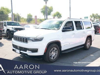 Used 2023 Jeep Wagoneer L 4WD w/ Rear Seat Video Group 1