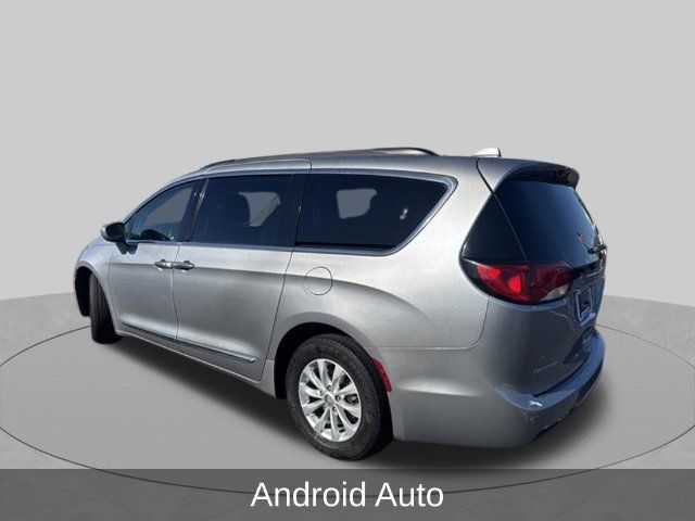 Used 2017 Chrysler Pacifica Touring-L FWD image 6