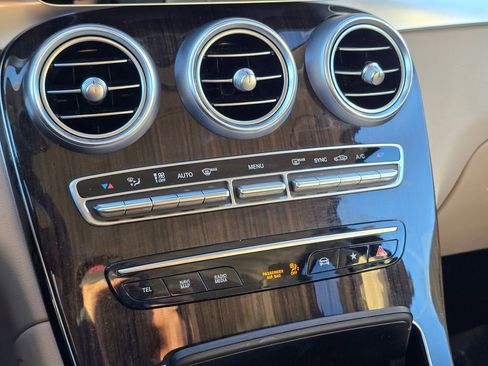 Used 2021 Mercedes-Benz GLC 300 4MATIC image 30