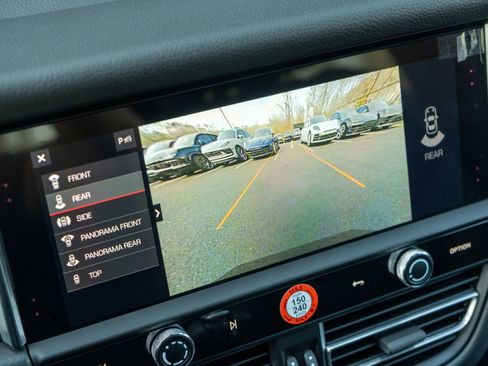 Certified 2026 Porsche Macan image 33