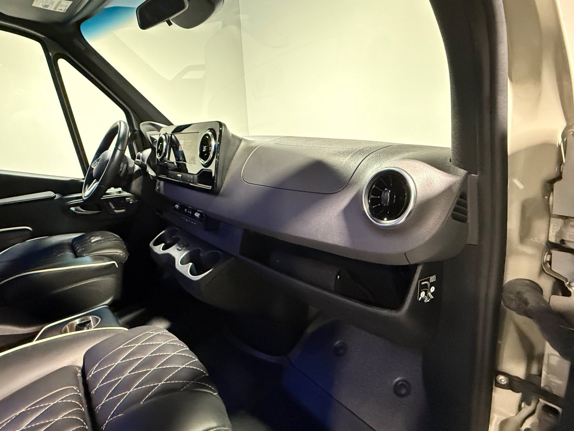 Used 2024 Mercedes-Benz Sprinter 2500 image 29