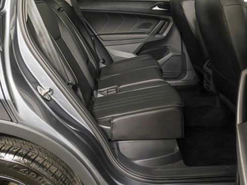 Used 2022 Volkswagen Tiguan SE AWD/4WD image 40