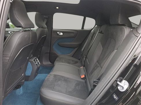 Certified 2023 Volvo C40 P8 Recharge Plus image 9