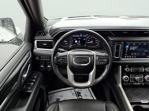 Used 2021 GMC Yukon XL Denali w/ Denali Premium Package AWD/4WD image 14