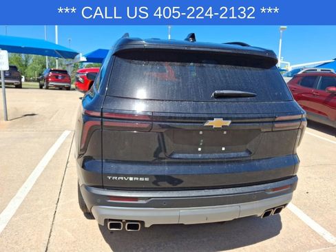 Used 2025 Chevrolet Traverse LT FWD image 19