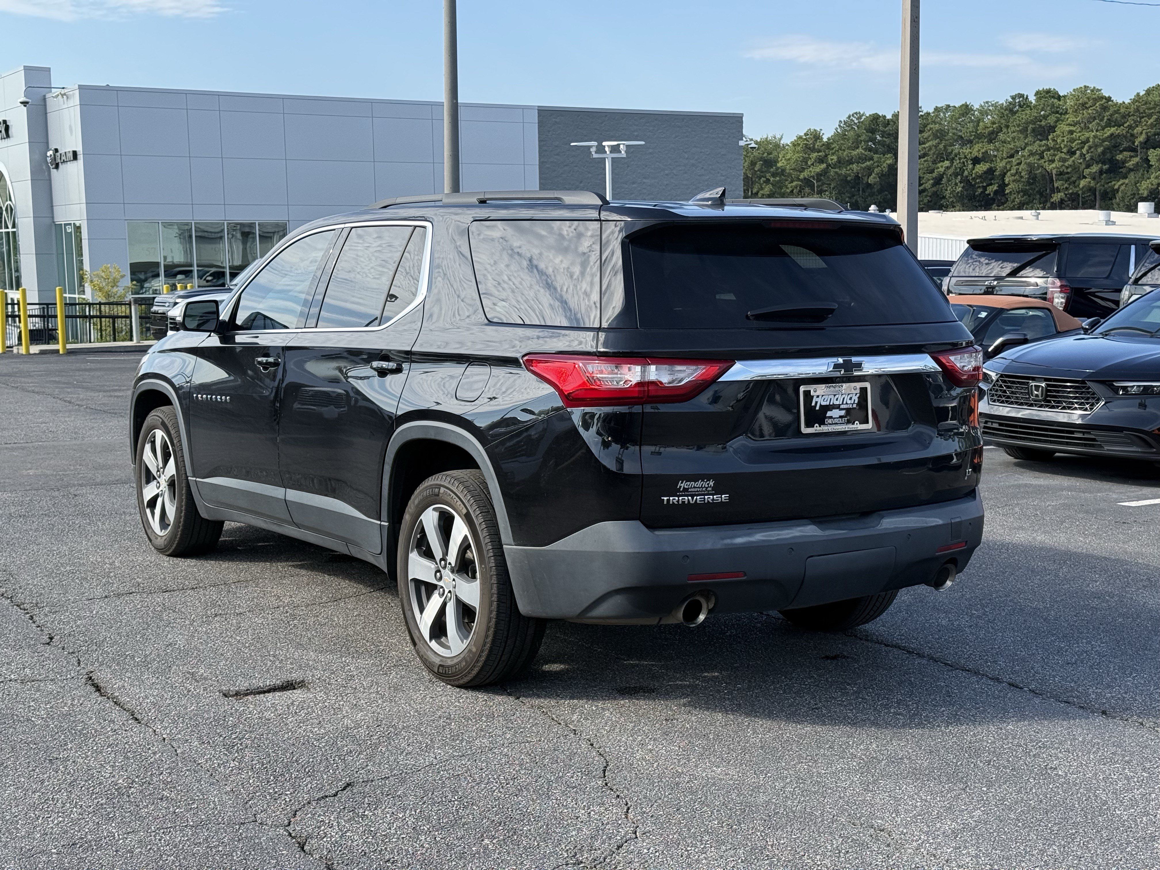 Used 2021 Chevrolet Traverse LT w/ LT Premium Package FWD image 9