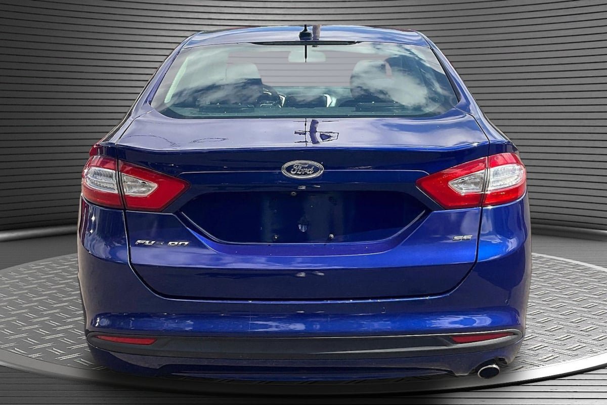 Used 2015 Ford Fusion SE FWD image 5