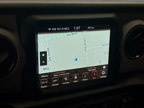 Used 2021 Jeep Wrangler Unlimited Sahara AWD/4WD image 9