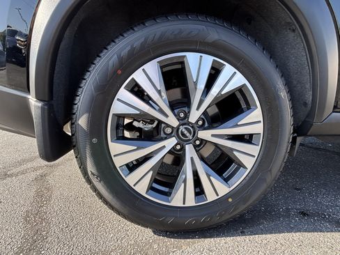 Used 2023 Nissan Rogue SV FWD image 7