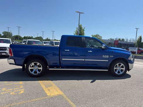 Used 2017 RAM 1500 Laramie w/ Convenience Group AWD/4WD image 4