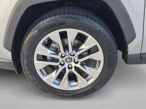 Used 2019 Toyota RAV4 XLE Premium FWD image 23