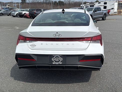 Used 2026 Hyundai Elantra SE FWD image 8