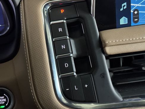 Used 2024 Chevrolet Tahoe Premier AWD/4WD image 53