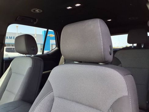 Used 2023 Chevrolet Traverse LT FWD image 18