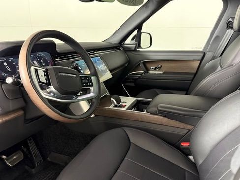Used 2025 Land Rover Range Rover SE image 16