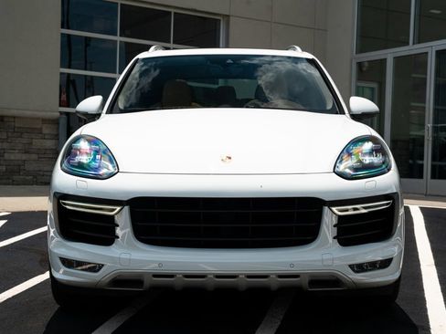 Used 2015 Porsche Cayenne Turbo AWD/4WD image 4