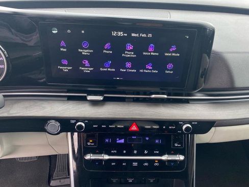 Certified 2024 Kia Carnival EX image 8