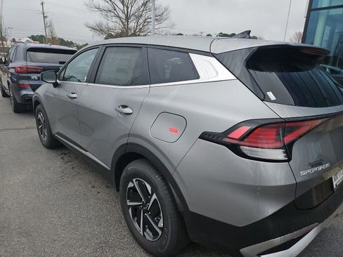 Used 2025 Kia Sportage LX image 10