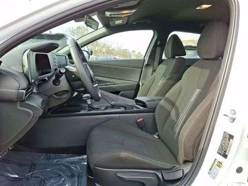Certified 2025 Hyundai Elantra Sport FWD image 12
