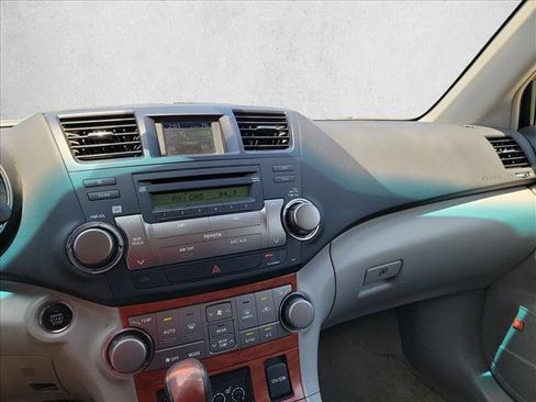 Used 2010 Toyota Highlander Limited FWD image 18