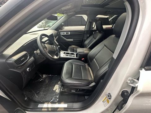 Used 2022 Ford Explorer Limited w/ Equipment Group 301A image 8