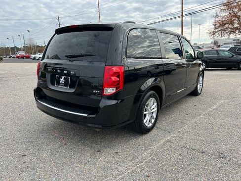 Used 2020 Dodge Grand Caravan SXT image 20