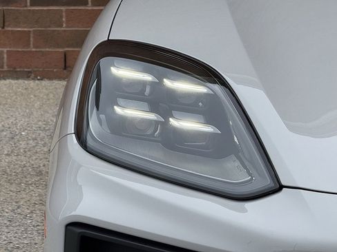 New 2025 Porsche Cayenne S image 12