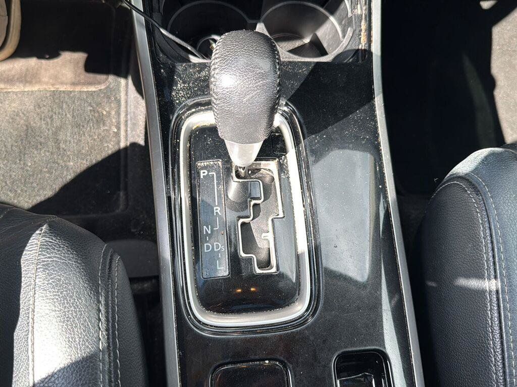 Used 2017 Mitsubishi Outlander SEL AWD/4WD image 6