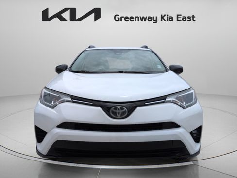 Used 2017 Toyota RAV4 LE FWD image 11