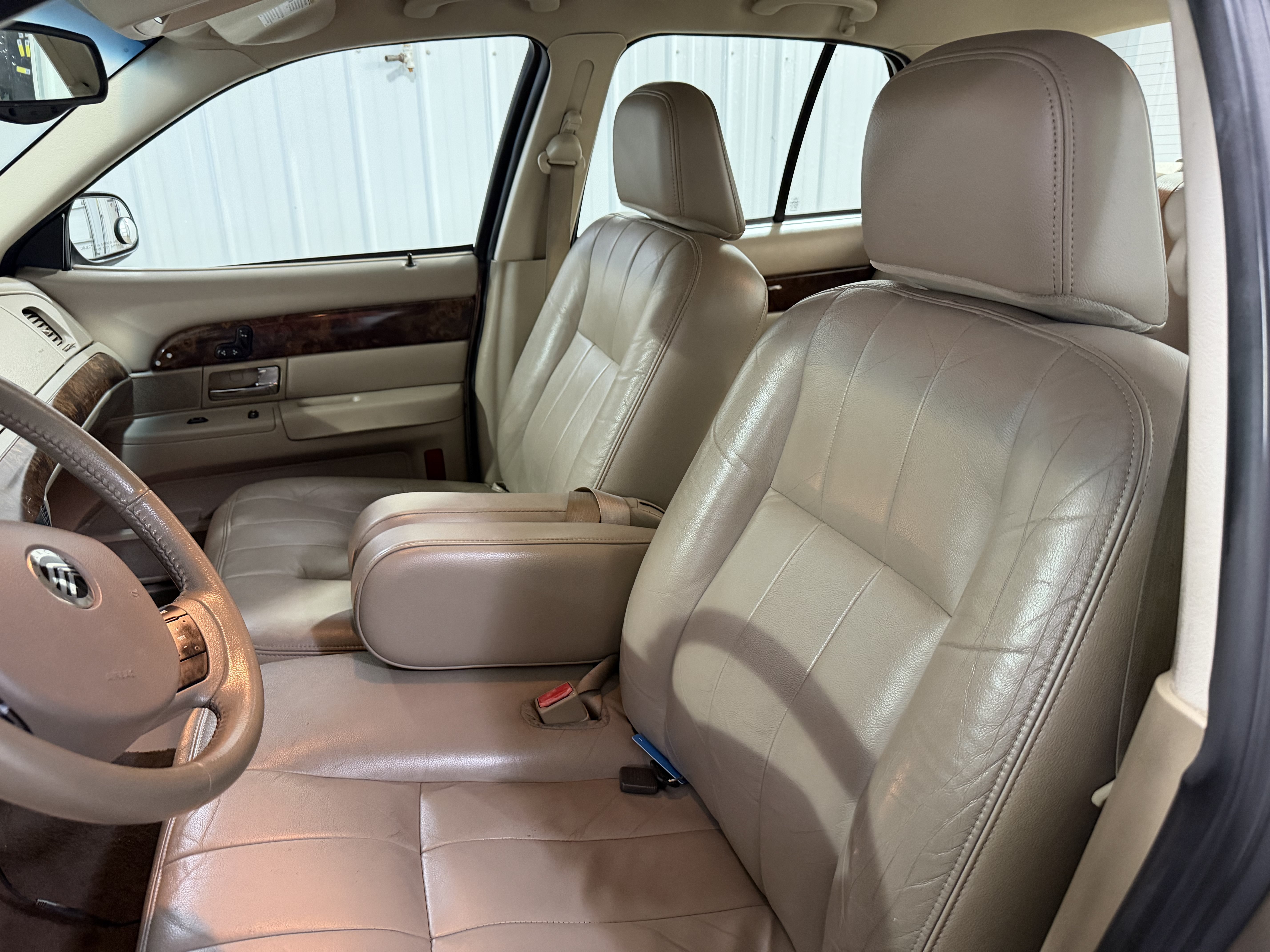 Used 2005 Mercury Grand Marquis LSE RWD image 10