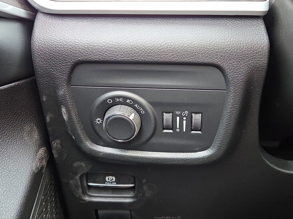 New 2026 Jeep Grand Cherokee Altitude RWD image 14