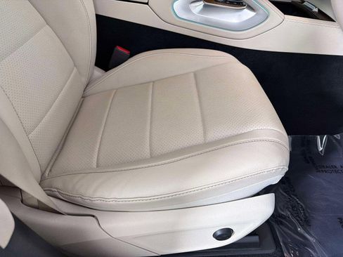 Used 2025 Mercedes-Benz GLC 350e 4MATIC image 19