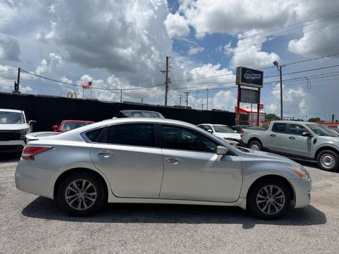 Used 2015 Nissan Altima 2.5 S w/ Special Edition Package FWD image 4