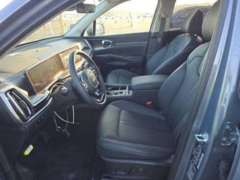 Used 2025 Kia Sorento EX w/ Panoramic Sunroof Package image 9