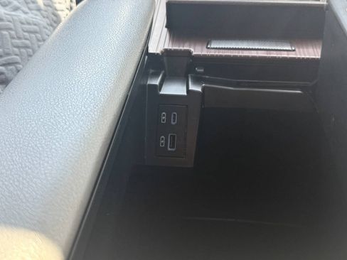 Used 2022 Toyota Sienna XLE FWD image 39