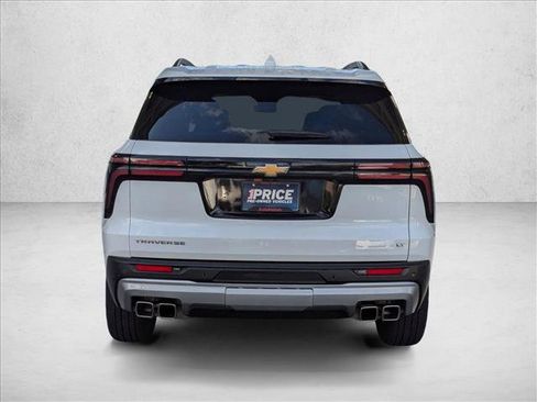 Used 2024 Chevrolet Traverse LT image 6