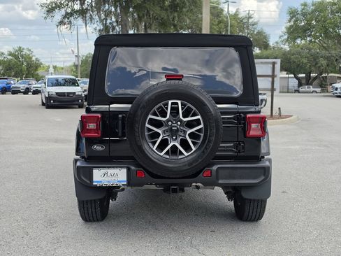 Used 2024 Jeep Wrangler Unlimited Sahara AWD/4WD image 5