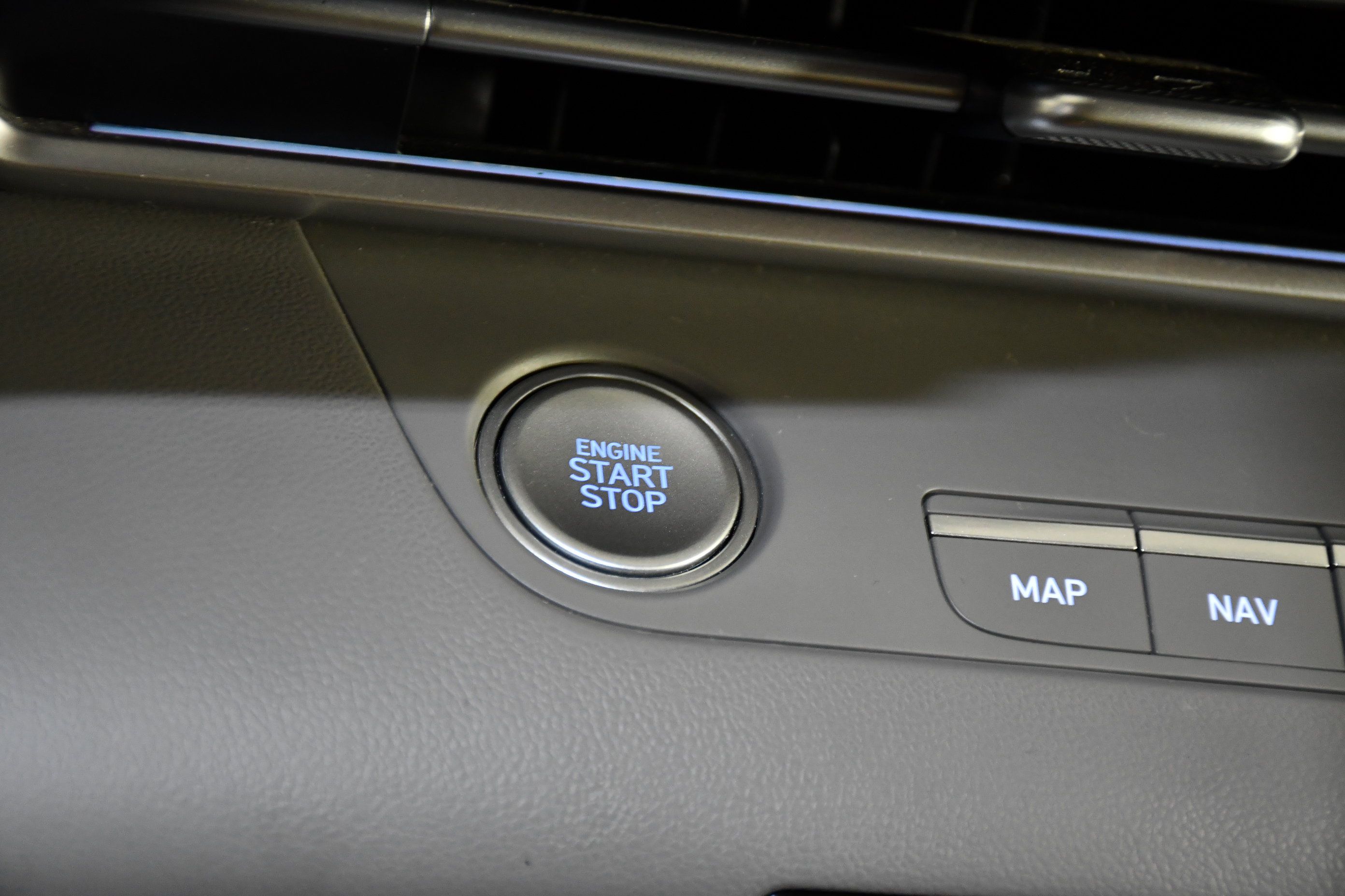 Used 2024 Hyundai Elantra SEL FWD image 25