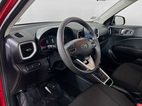 Used 2024 Hyundai Venue SE image 9