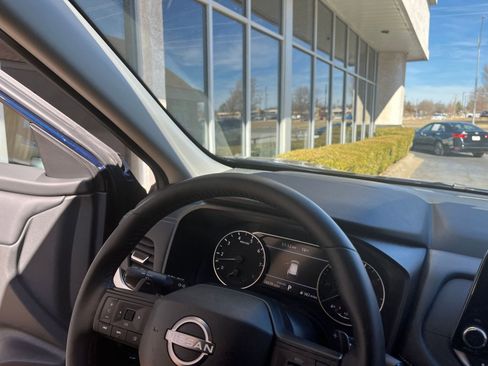 Used 2025 Nissan Rogue SV image 36