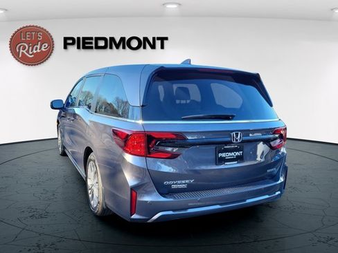 Used 2025 Honda Odyssey Touring image 9